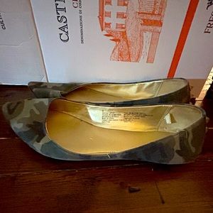 Green camo flats size 9